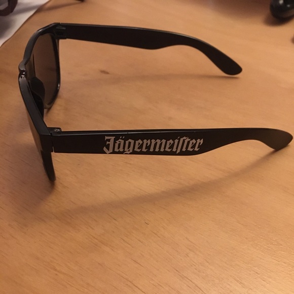 New Unisex Jäegermeister Black Sunglasses One Size - Picture 2 of 5